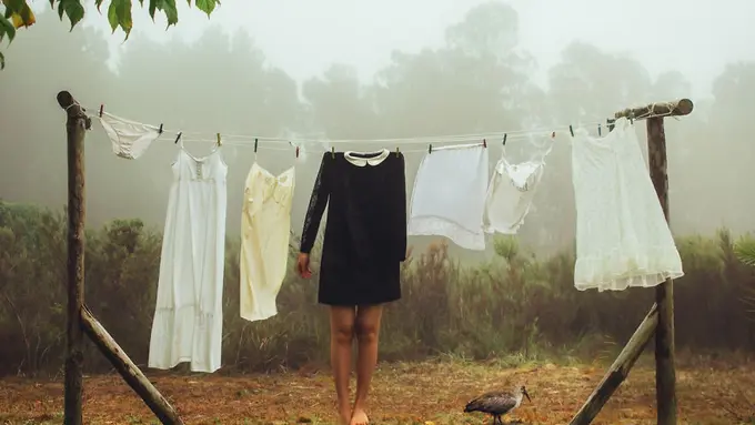 [Bintang] 5 Konsep Foto Melankolis yang Wakili Keadaan Orang-orang Depresi