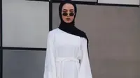 Jika Anda ingin mengenakan padanan tunik, tak ada salahnya mengintip tiga inspirasi padu padannya berikut ini. (Foto: Instagram/@hijabfashion)