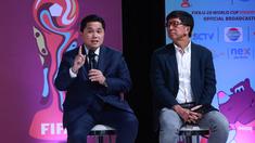 Surya Citra Media (SCM) yang berada di bawah naungan Emtek Group kembali terpilih sebagai official broadcaster ajang sepak bola terbesar di dunia. Setelah sebelumnya menjadi pemegang hak siar ajang Piala Dunia 2022 Qatar, kini SCM kembali dipercaya menyiarkan ajang sepak bola terbesar di dunia untuk kategori yunior, yaitu ajang Piala Dunia U-20 2023 di mana Indonesia bertindak selaku tuan rumah. Dalam konferensi pers yang digelar pada Selasa (28/2/2023) di SCTV Tower yang dihadiri oleh Managing Director Emtek Group, Sutanto Hartono, Direktur Programming SCM, Harsiwi Achmad serta Ketua Umum PSSI Erick Thohir dipastikan bahwa seluruh 52 pertandingan Piala Dunia U-20 akan disiarkan melalui media multi-flatform SCM, yaitu SCTV, Indosiar, Vidio, Moji, Mentari TV, Nex Parabola, dan Champions TV mulai 20 Mei hingga 11 Juni 2023. (Bola.com/M Iqbal Ichsan)