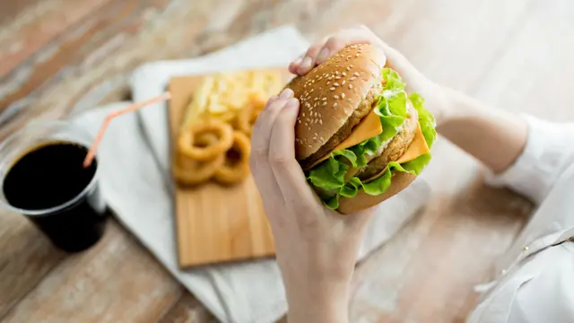 Tanpa Sadar, Restoran Fast Food Ini Jadi Langganan Saat Bingung Mau Makan Apa (3 Jan 2019)