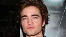 Robert Pattinson pemeran Edward Cullen di film Twilight ternyata pernah di keluarkan dari sekolah. Robert memiliki sifat pemalas yang sudah kelewatan, bahkan dirinya juga tak mengerjakan pekerjaan rumah dan membolos sekolah. (AFP/Bintang.com)