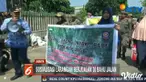 Sejumlah lapak PKL yang ditinggal pemiliknya pun langsung di angkut petugas.