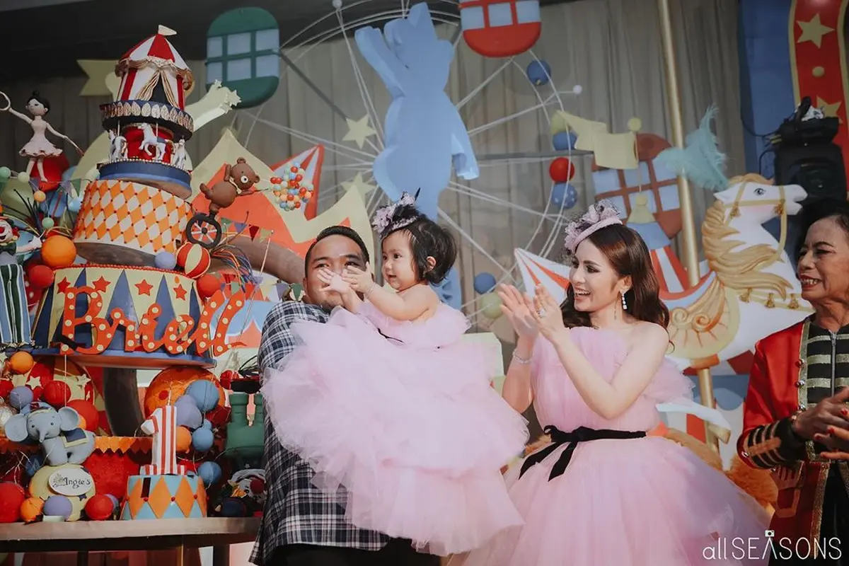 7 Potret Kado Mewah Anak Momo Geisha di Ultah ke-1, Ada Gelang Berlian