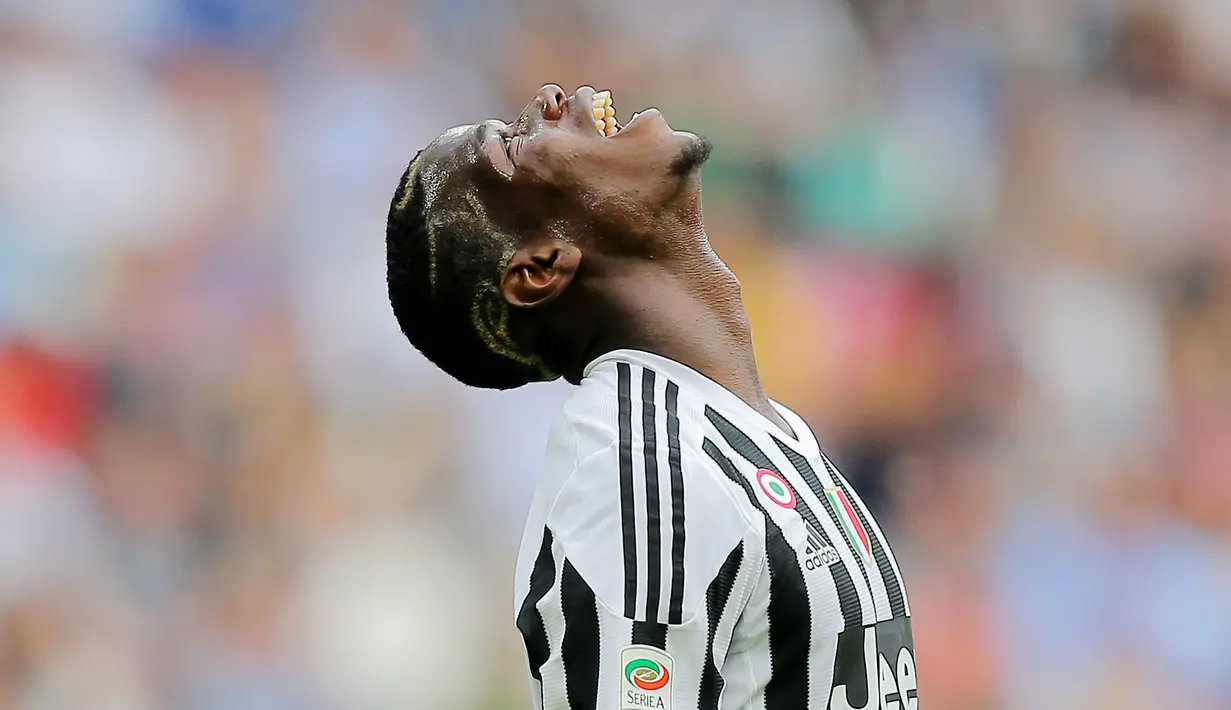 <p>Juventus akan kembali kedatangan mantan pemain andalannya pada periode 2012-2016 yakni Paul Pogba. Pemain Timnas Prancis itu enggan memperpanjang kontrak di MU dan memutuskan akan kembali memperkuat Si Nyonya Tua musim depan. (AFP/Marco Bertorello)</p>