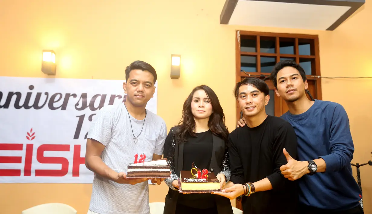 Meski sudah merasakan sukses namun Momo dan kawan-kawan tak ingin cepat untuk merasa puas. Mereka tetap ingin menunjukan karya-karya baru dan menjaga eksistensinya di industri musik tanah air. (Andy Masela/Bintang.com)