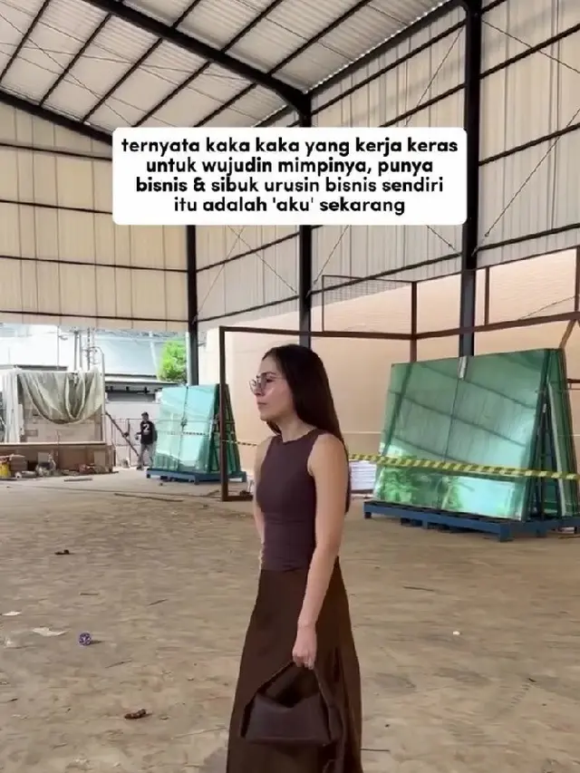 Dirikan Soul Padel Club, 5 Pesona Cantik Olivia Jensen Pantau Proses Pembangunan Bisnis Barunya (credit: instagram/oliviajensen).