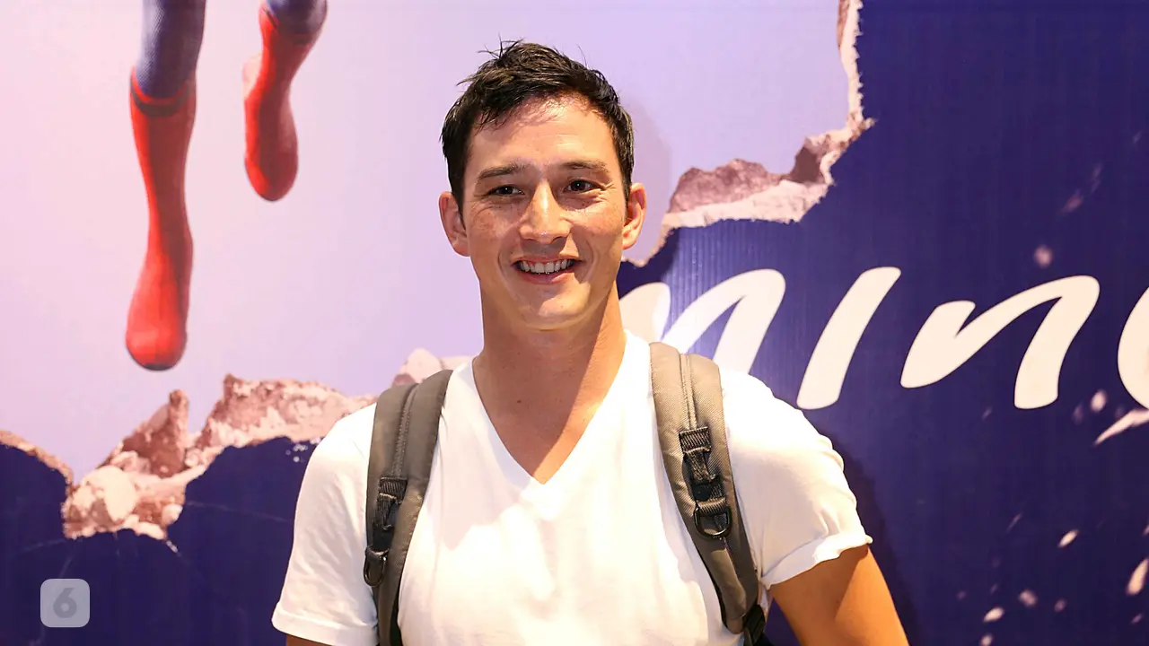 [Bintang] Mike Lewis