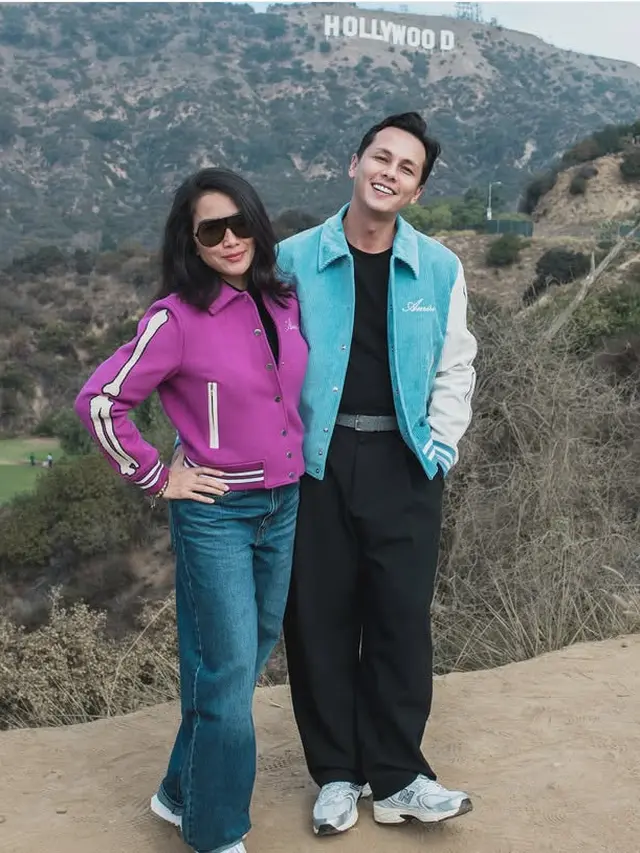 Ussy Sulistiawaty Bersama Keluarga Berfoto di Depan Hollywood Sign, Sebelum Kebakaran di Los Angeles. [@ussypratama]