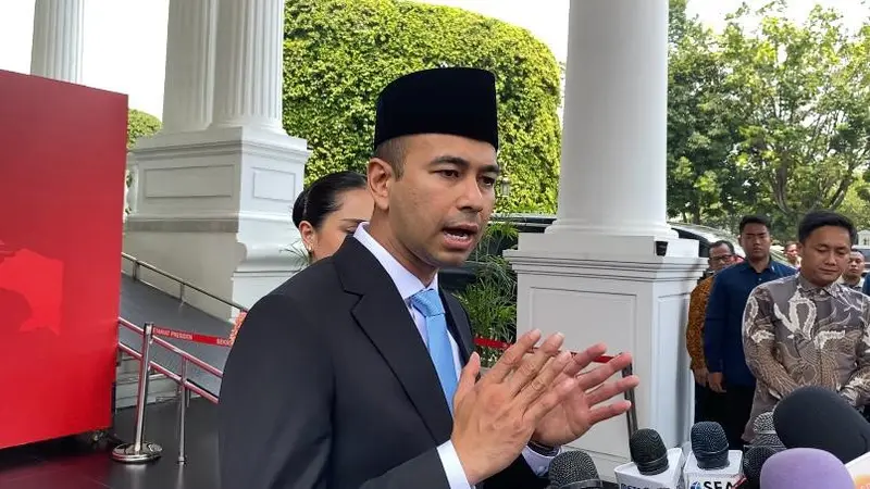 Raffi Ahmad usai dilantik Presiden Prabowo Subianto menjadi Utusan Khusus Presiden bidang Pembinaan Generasi Muda dan Pekerja Seni di Istana Negara, Jakarta, Selasa (22/10/2024). (Merdeka.com/Muhammad Genantan Saputra)