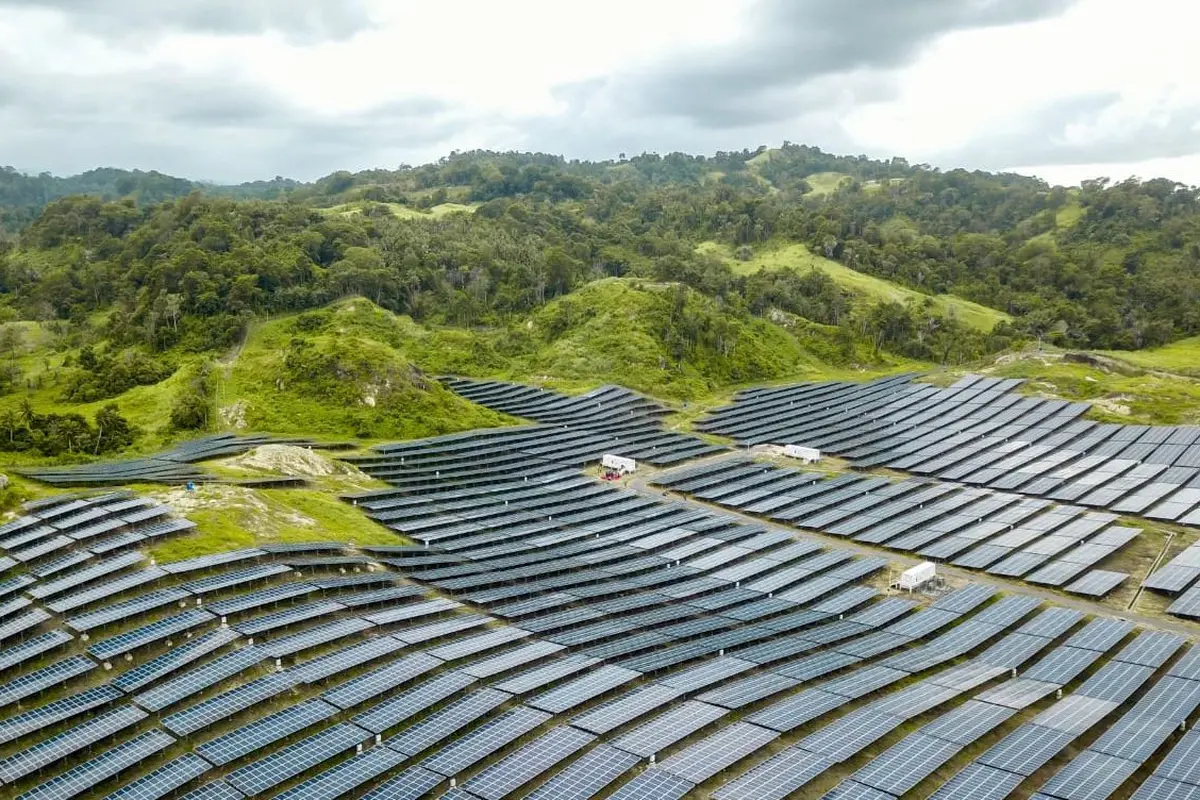 Pembangkit Listrik Tenaga Surya (PLTS) Likupang, Sulawesi Utara berkapasitas 21 Mega Watt peak (MWp).