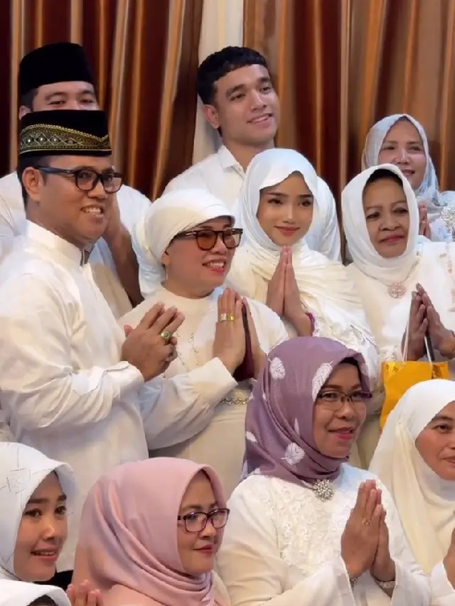 Potret Fuji Berhijab Syari di Momen Pengajian Frans Faisal (credit: instagram/fuji_an)