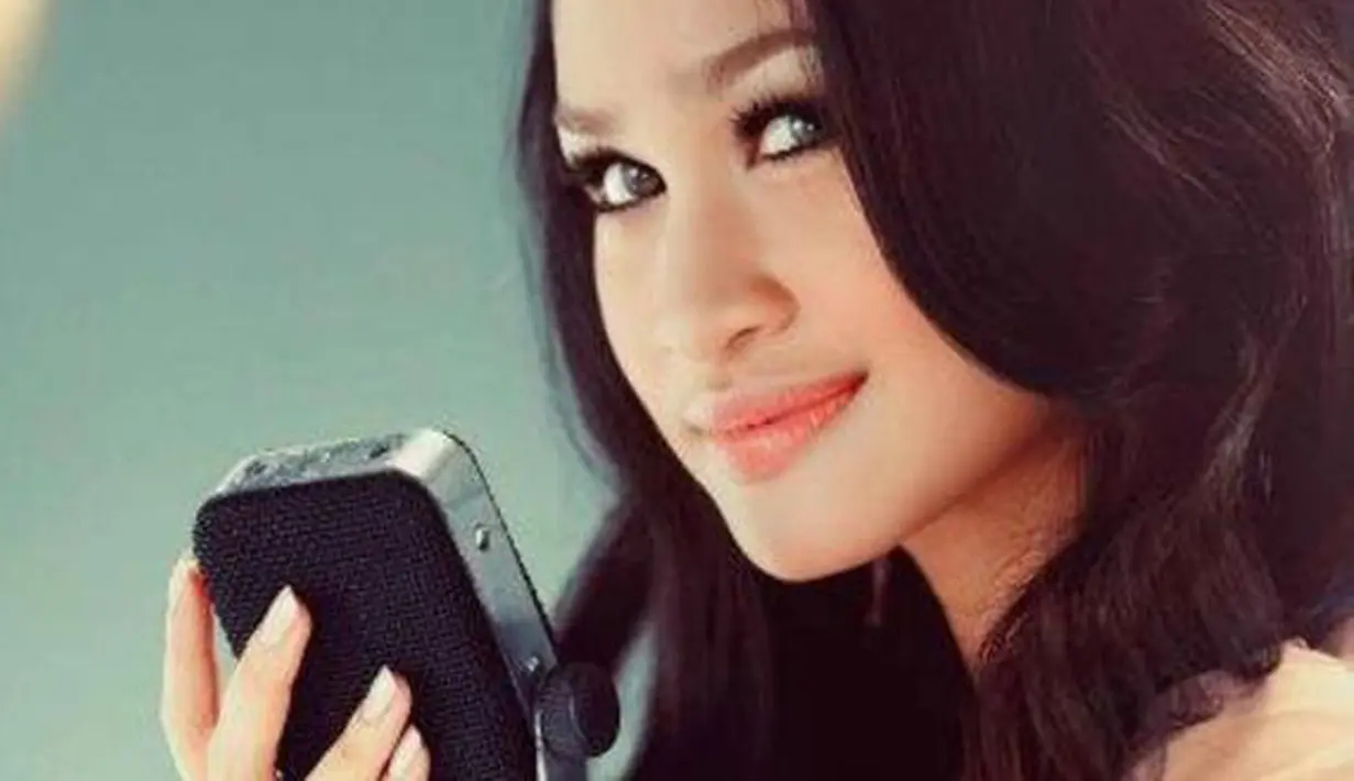 Andien mengaku dirinya pernah terdeteksi memiliki tumor di bagian payudaranya saat dia masih berusia 16 tahun dan segera diangkat pada 2002. Tumor itu terdeteksi saat dia sedang dirawat di rumah sakit setelah menjalani operasi usus buntu (Istimewa)