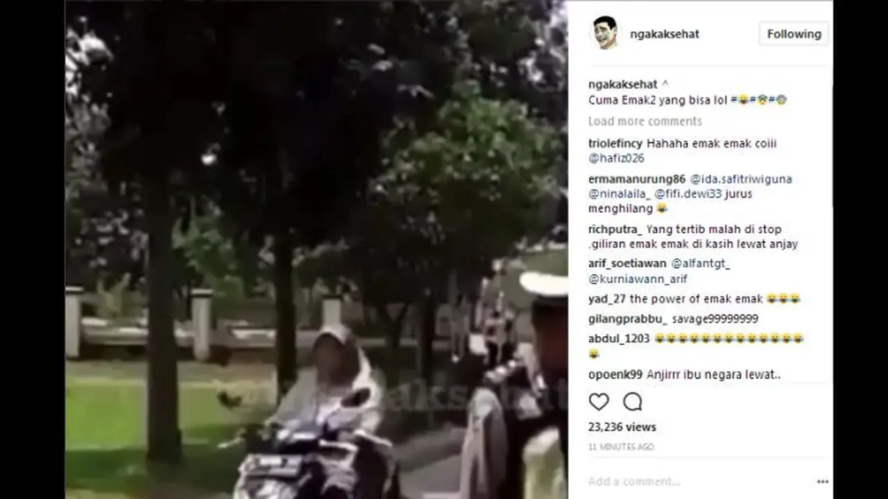 Emak-Emak Naik Motor