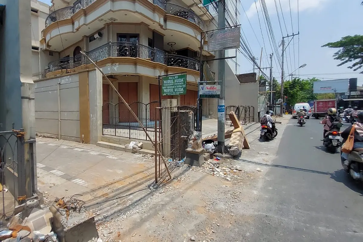 Gapura Penghalang Mobil Damkar Dibongkar