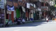 Untuk menjaga keamanan lingkungan, warga setempat membuat posko keamanan swadaya di sejumlah titik kota