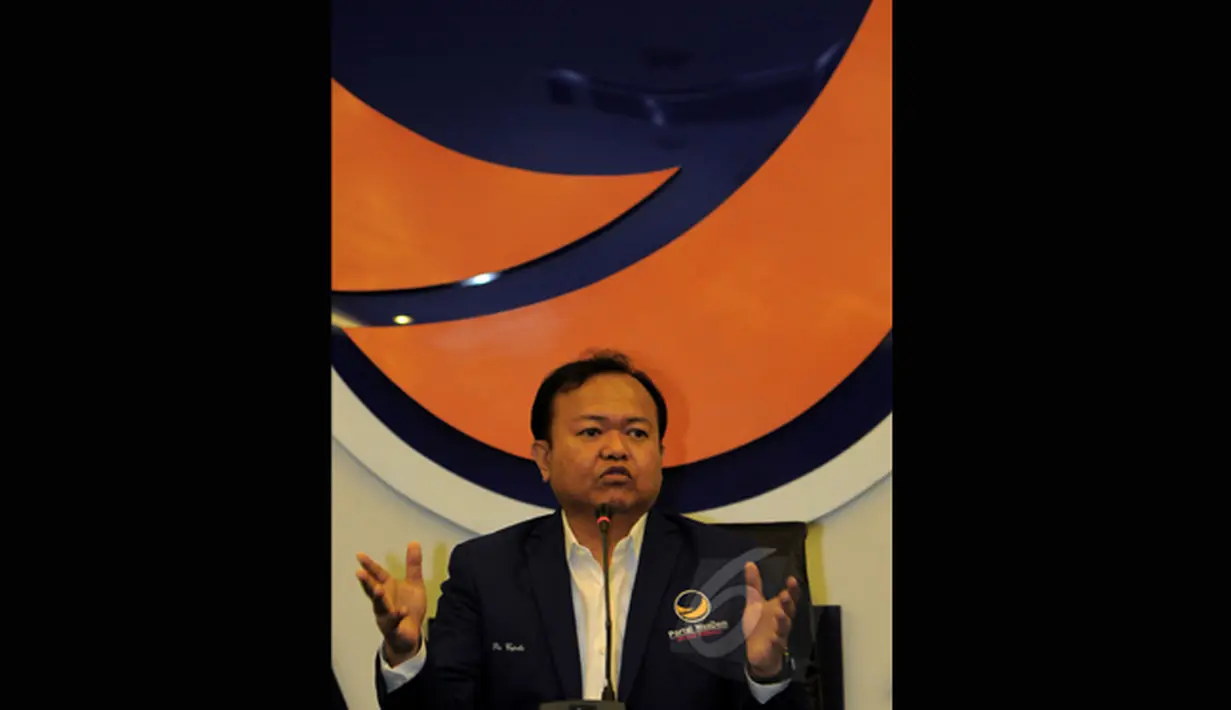 Sekjen Nasdem Patrice Rio Capella menggelar konferensi pers di DPP Nasdem, Jakarta, Senin (2/3/2015). Partai NasDem menyatakan menarik diri dari kepanitiaan hak angket yang sebelumnya telah disetujui oleh mayoritas DPRD DKI. (Liputan6.com/Faisal R Syam)