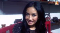 Aiihh.. Shinta Bachir Doyan Nonton Film Dewasa