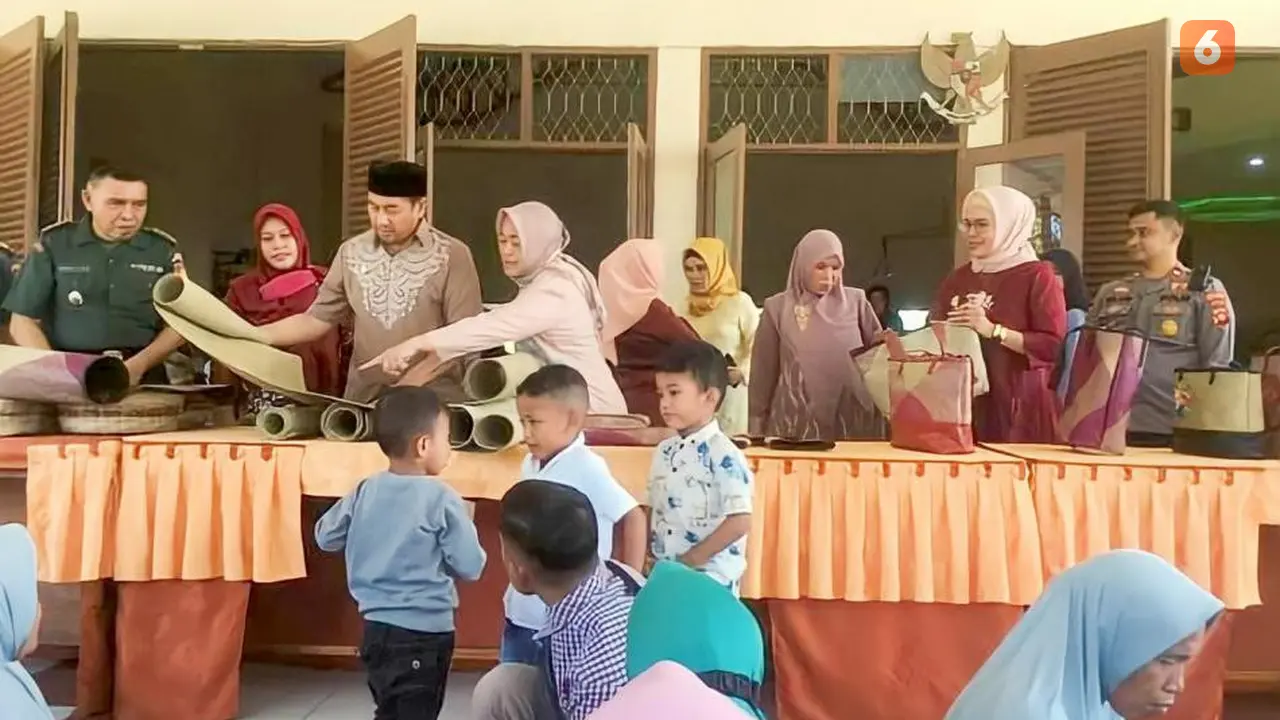 Emak-Emak Pengrajin Amongo