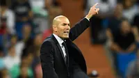 Zidane kala itu didaulat menjadi pelatih real madrid pada tahun 2016 menggantikan Rafael Benitez langsung menampakkan tajinya dengan merebut piala Liga Champions 2016. Zizou juga merupakan seorang mantan pemain legenda klub yang berjuluk Los Merengues tersebut. (Foto: AFP/Oscar Del Pozo)