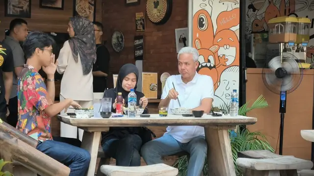 Bakal calon presiden Ganjar Pranowo pamer momen santai bersama istri Siti Atikoh dan anaknya Muhammad Zinedine Alam Ganjar