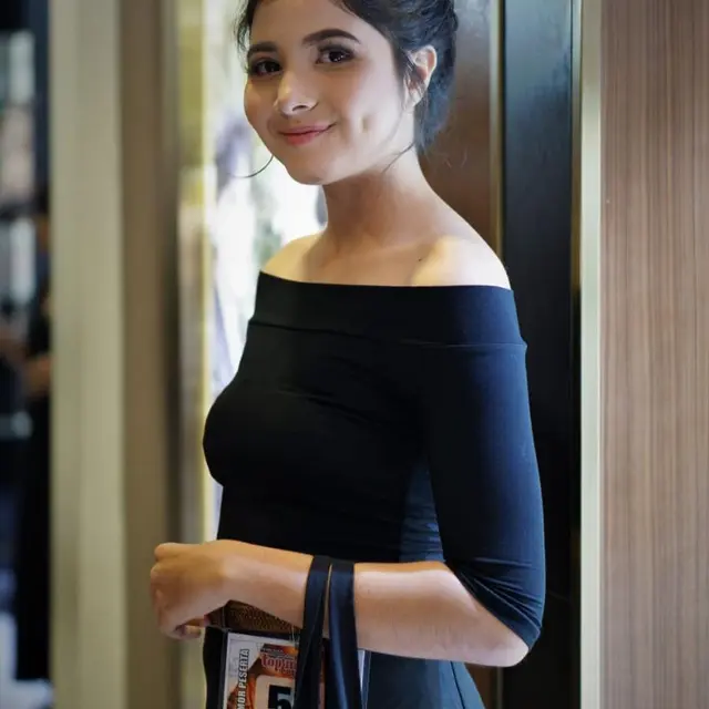 6 Potret Bulan Sutena, Remaja yang Disebut Mirip Sandrinna Michelle