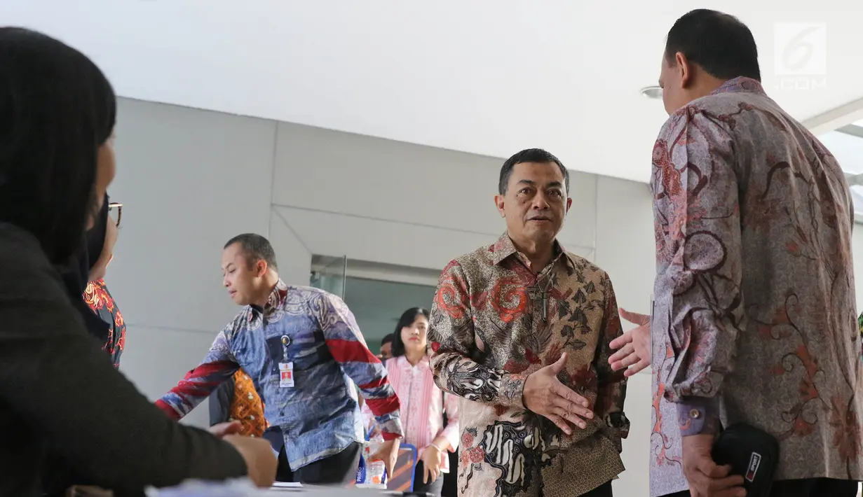 Wakil Kabareskrim (Wakabareskrim) Irjen Antam Novambar saat tiba untuk mengikuti tes psikologi di Pusdiklat Kemensetneg, Jakarta, Minggu (28/7/2019). Dalam tes psikologi ini diikuti oleh 104 peserta setelah melalui proses seleksi pada tes administrasi. (Liputan6.com/Herman Zakharia)