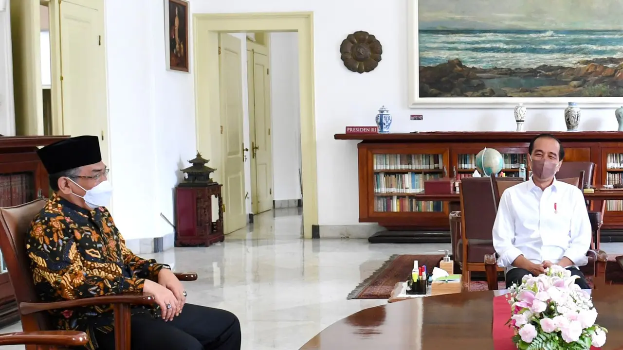 Jokowi dan Ketum PBNU Yahya Cholil Staquf.