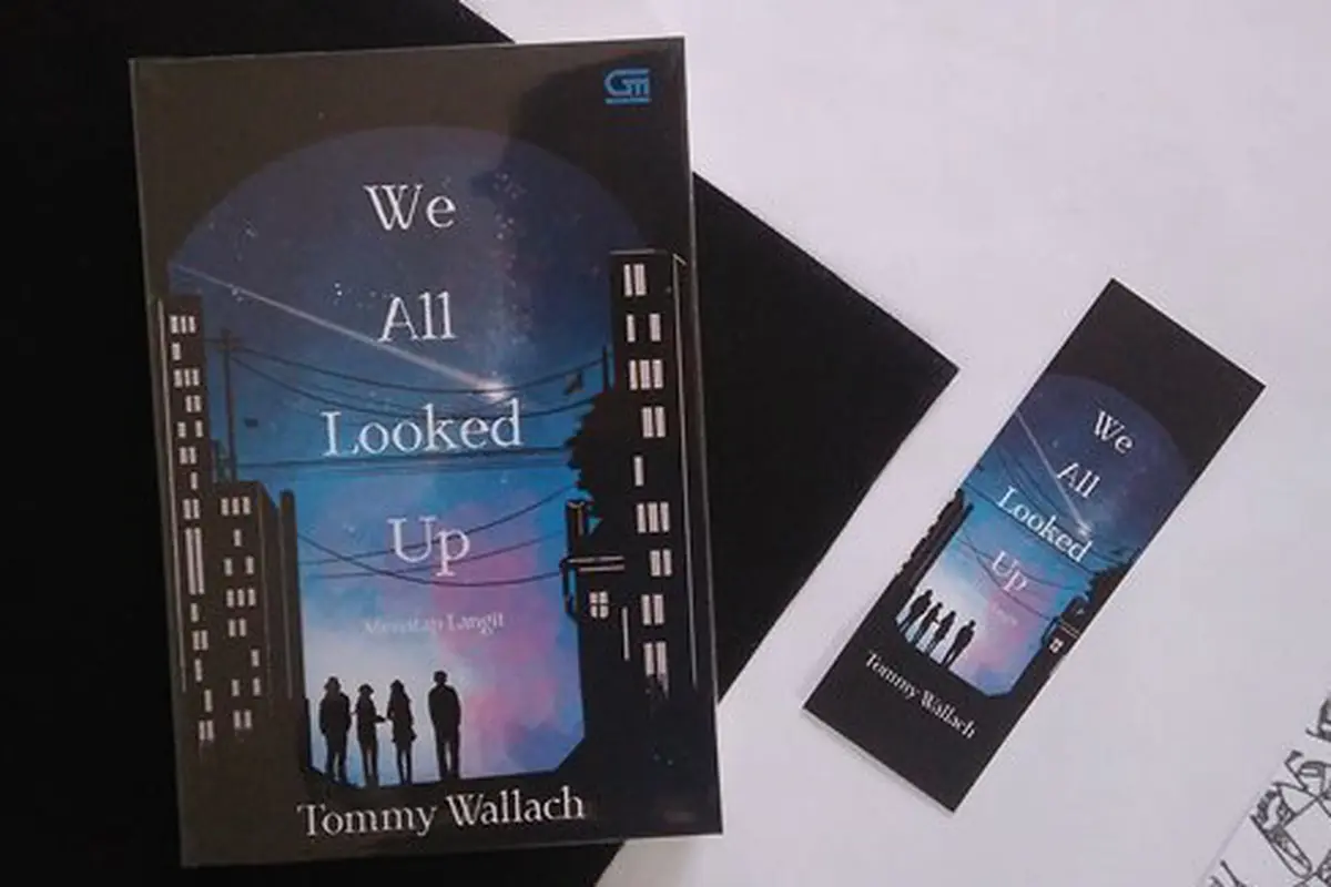 We All Looked Up./Copyright Vemale
