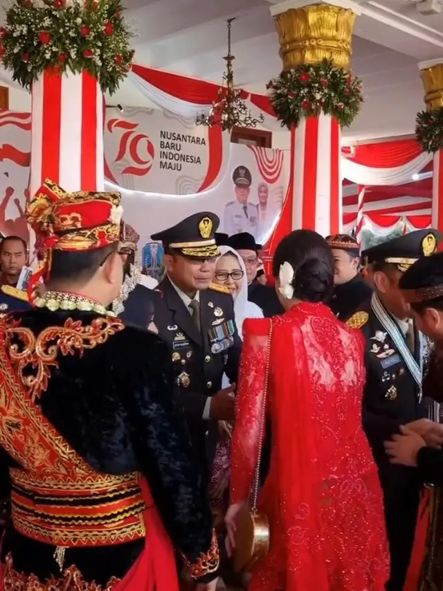 7 Potret Arumi Bachsin dan Emil Dardak Hadiri Upacara HUT RI di Gedung Merdeka Surabaya