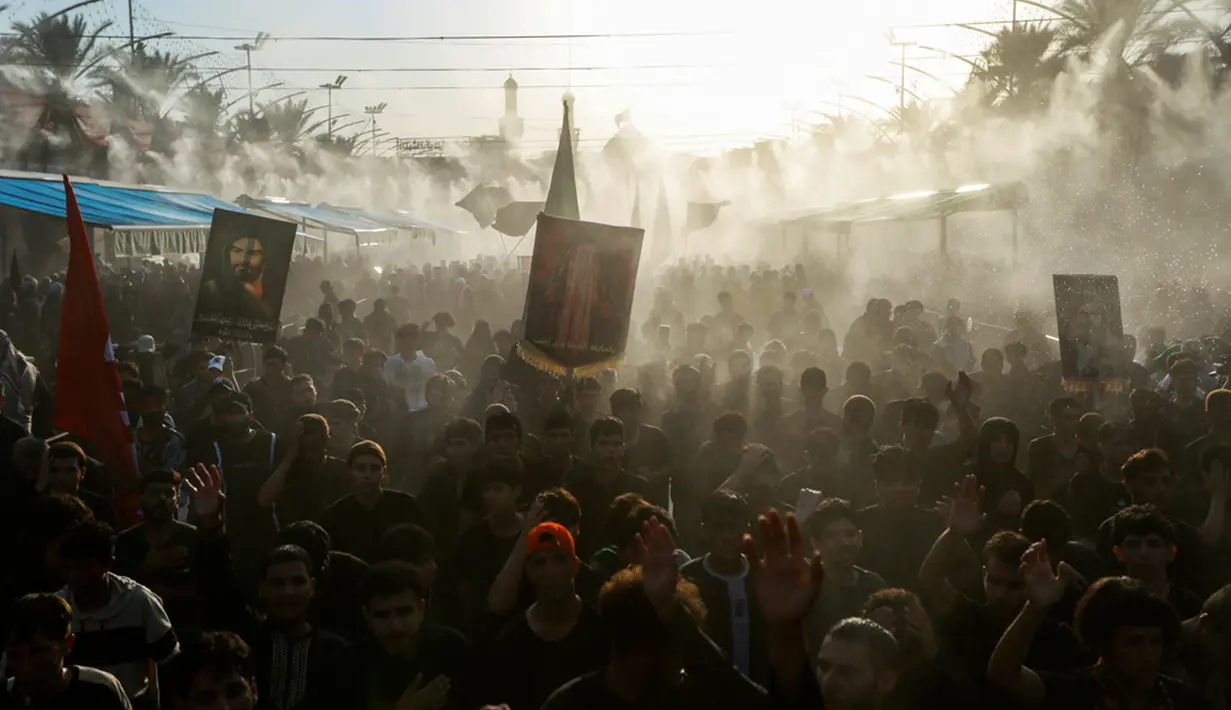Setiap tahun, jutaan peziarah Syiah turun ke Kota Karbala untuk memperingati Hari Raya Arbaeen. (AP Photo/Anmar Khalil)