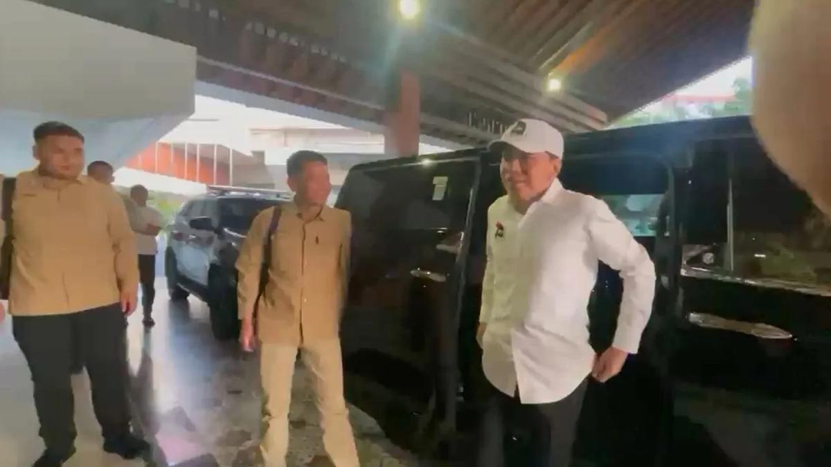Pengakuan Jokowi Pakai Baju dan Topi PSI saat Safari Politik