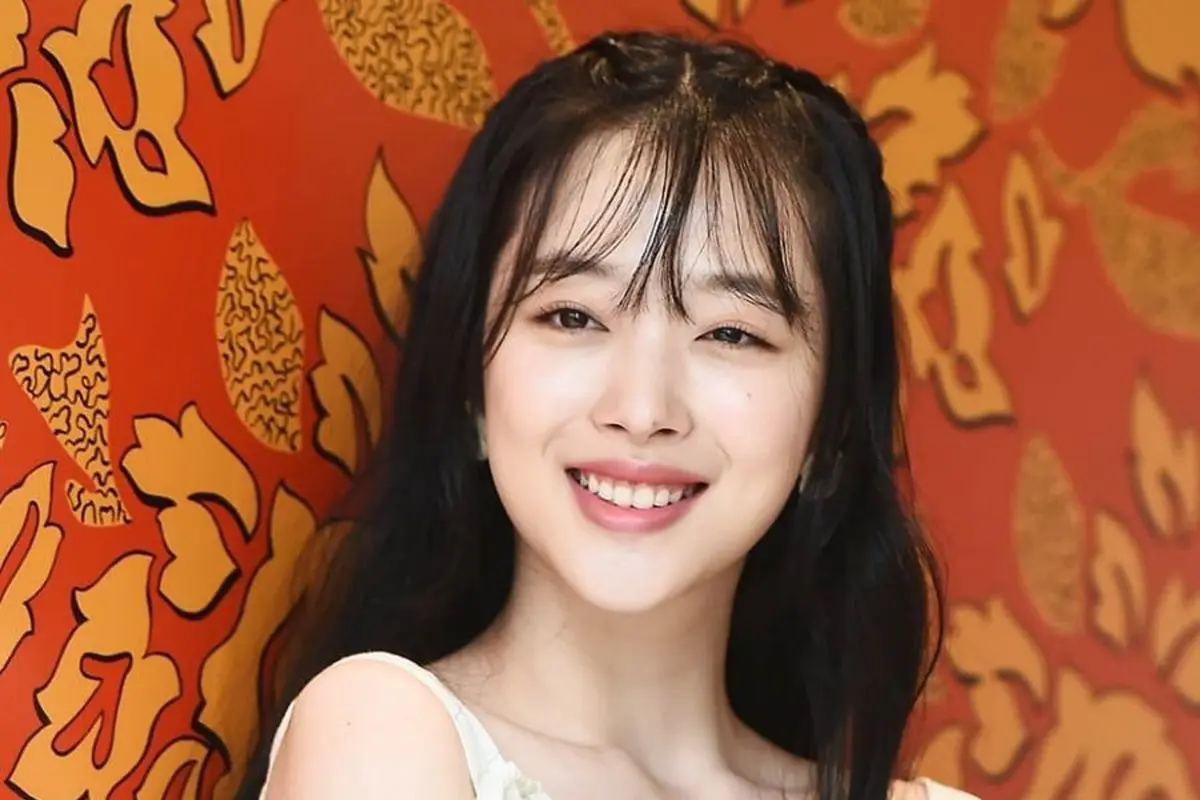Sulli (Soompi)