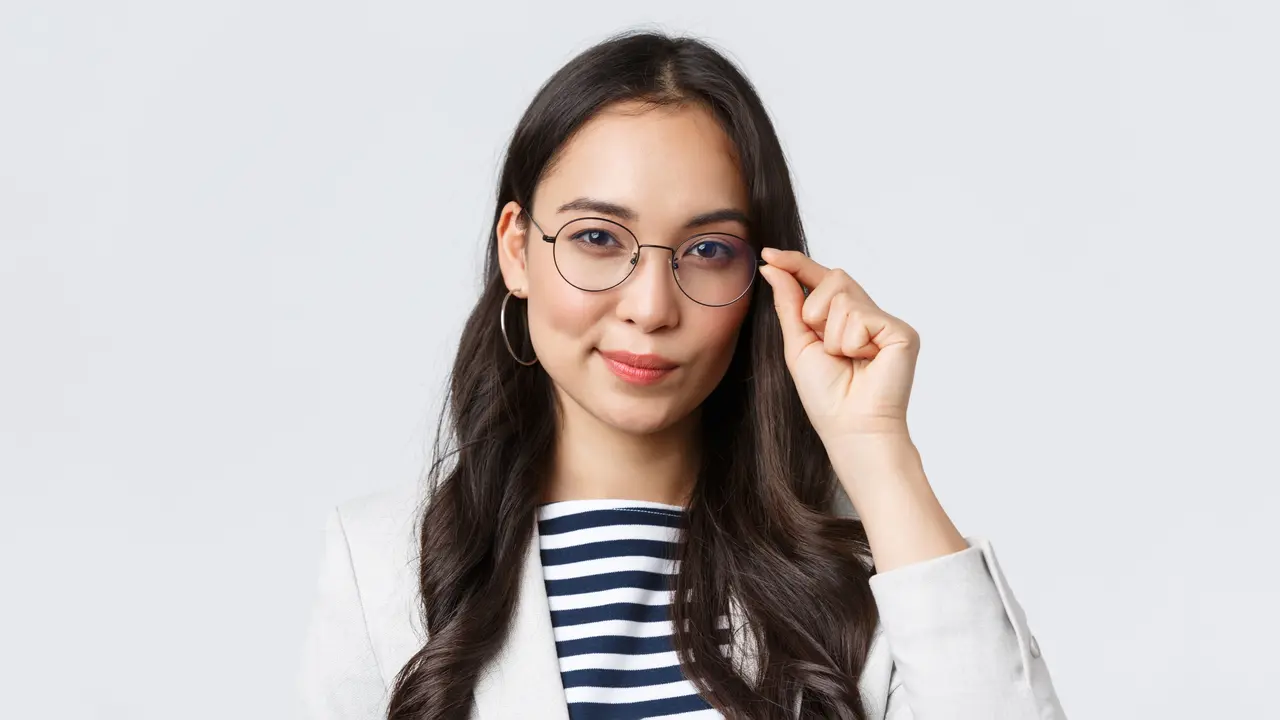 wanita kacamata