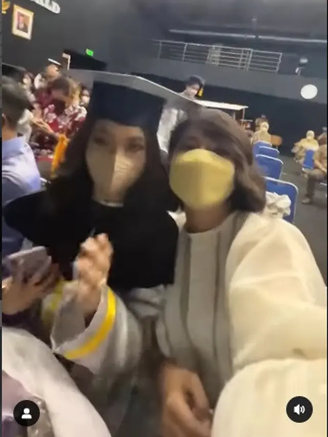 Jasmine Abeng, putri Ririn Ekawati lulus SMA (Foto: Instagram @ririnekawati)