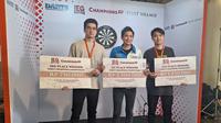 Para pemenang Darts Champions Tournament yang digelar di Pluit Village Mall, Minggu (17/12/2023). (Bola.com/IEG)