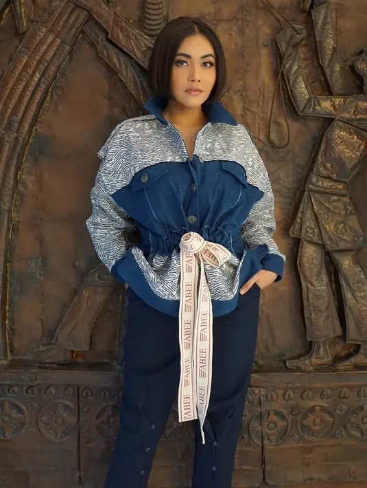 Saat dihubungi awak media, Denada pun bercerita tentang kondisi buah hatinya. Hingga sekarang memang belum diperbolehkan sekolah dan masih berada dalam pengawasan dokter. (Instagram/denadaindonesia)