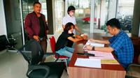 Proses tahap dua aktivis mahasiswa di Pekanbaru yang terlibat kasus pencemaran nama baik. (Liputan6.com/M Syukur)