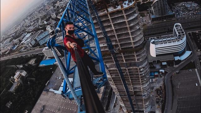 Terjatuh dari Lantai 68, Ini Potret Remi Lucidi saat Berada Atas Bangunan Tinggi