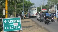 Ada 300 rambu terpasang di sepanjang jalur alternatif pemecah macet di Banyumas dan Cilacap. (Liputan6.com/Muhamad Ridlo)