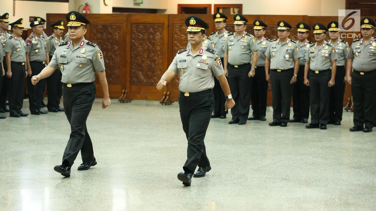 14 Perwira Terima Kenaikan Pangkat dari Kapolri