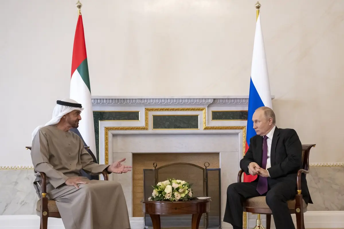 Presiden Uni Emirat Arab Sheikh Mohammed bin Zayed Al-Nahyan dan Presiden Rusia Vladimir Putin.
