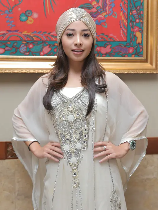 Demi privasi kekasihnya, perempuan 21 tahun tidak banyak menceritakan keseruan liburan bersama dengan Putu Gede. Hal itu dilakukan untuk menjaga kekasihnya di ruang publik. (Andy Masela/Bintang.com)