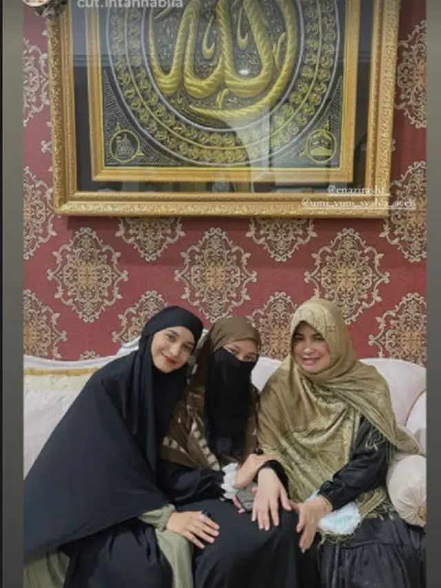 5 Potret Terbaru Nadzira Shafa Istri Almarhum Ameer Azzikra yang Kini Bercadar