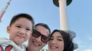 Tak hanya saat liburan saja, namun momen kepulangan ketiganya menuju Indonesia menjadi viral di media sosial. Pasalnya, keluarga artis ini sempat tertangkap kamera Dispacth saat berada di Bandara. (Liputan6.com/IG/@citraciki)