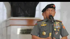 Aturan pemakaian jilbab dijelaskan Moeldoko setelah seorang prajurit wanita dari Korps Wanita TNI Angkatan Darat (Kowad), meminta penjelasan dari Panglima TNI tentang hal itu.