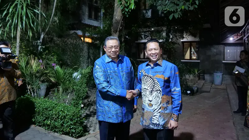 Pimpinan MPR Antar Undangan Pelantikan Presiden ke SBY