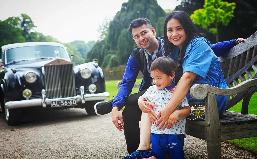 Raffi Ahmad dan Nagita Slavina liburan ke Eropa.