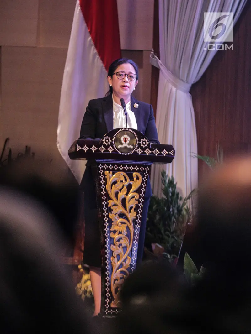 Disaksikan Megawati, Puan Maharani Dianugerahi Pin Alumni Kehormatan Lemhanas