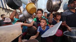 Di tengah bencana kelaparan yang dinyatakan Perserikatan Bangsa Bangsa (PBB) setelah hampir dua tahun serangan Israel di Gaza, Kementerian Kesehatan setempat pada Rabu (10/9/2025) melaporkan ada lima warga, satu di antaranya seorang anak yang mengalami malnutrisi akut, kembali meninggal dalam 24 jam terakhir. (Eyad BABA/AFP)