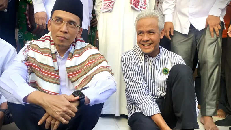 Bakal Calon Presiden (Bacapres) PDIP Ganjar Pranowo bersama Tuan Guru Bajang (TGB) Muhammad Zainul Majdi